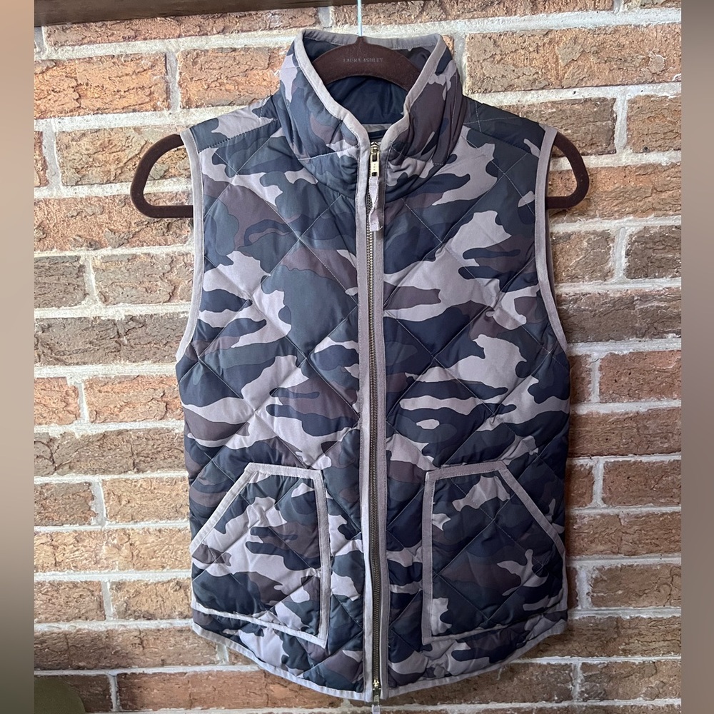 J. Crew Quilted Camo Puffer Vest - Neutral Camouflage Womens Size Small Brown